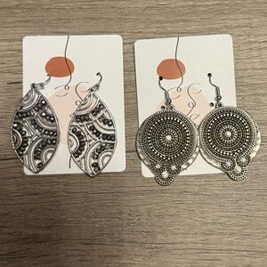 EUC - 2 pair of earrings
